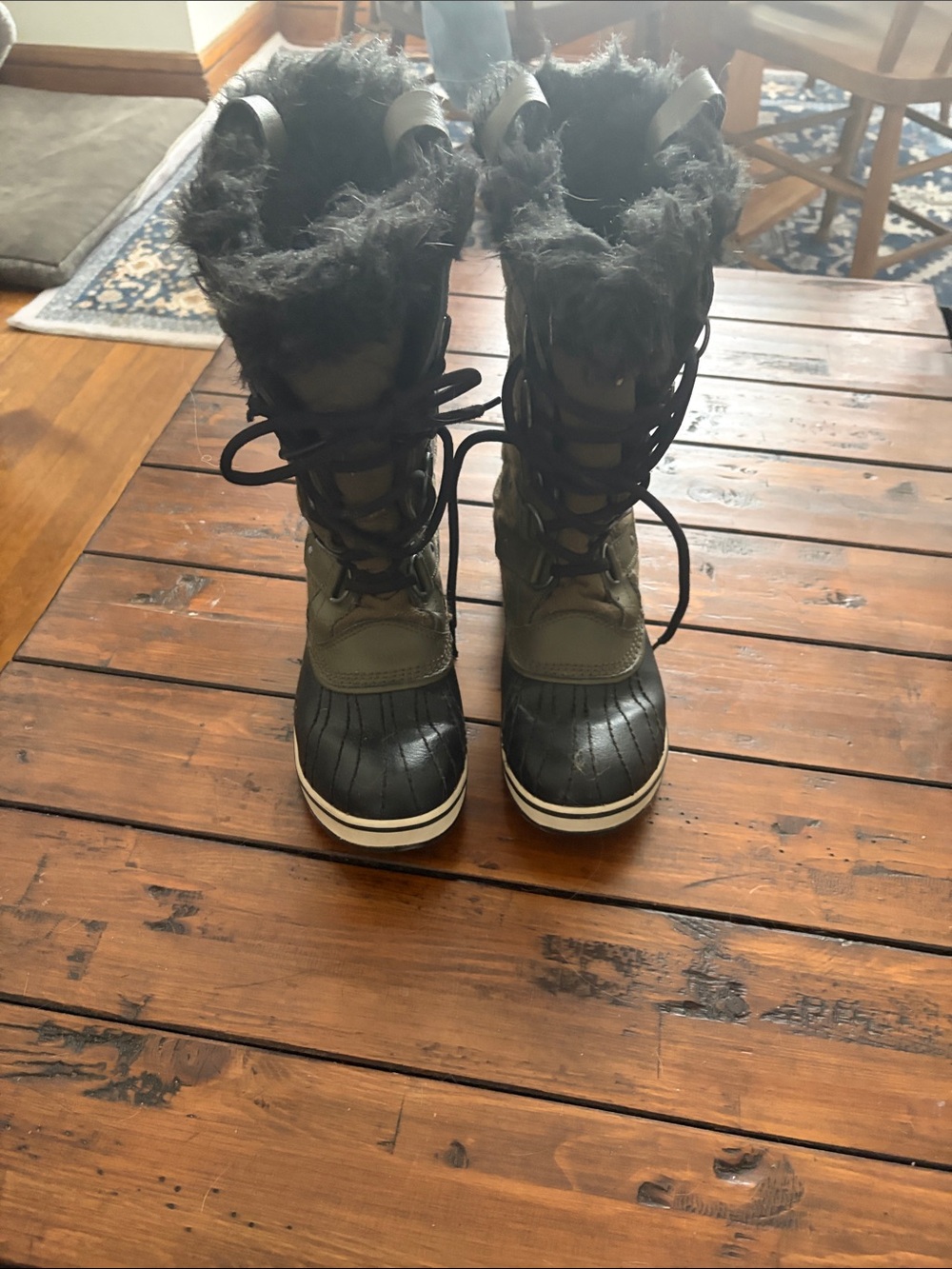 Sorel Olive Green and Black Faux-Fur Trim Winter Boots
